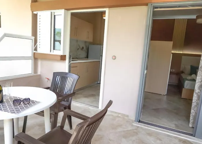 House Michalis Apartmanhotel Szárti