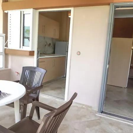 House Michalis מלון דירות סארטי